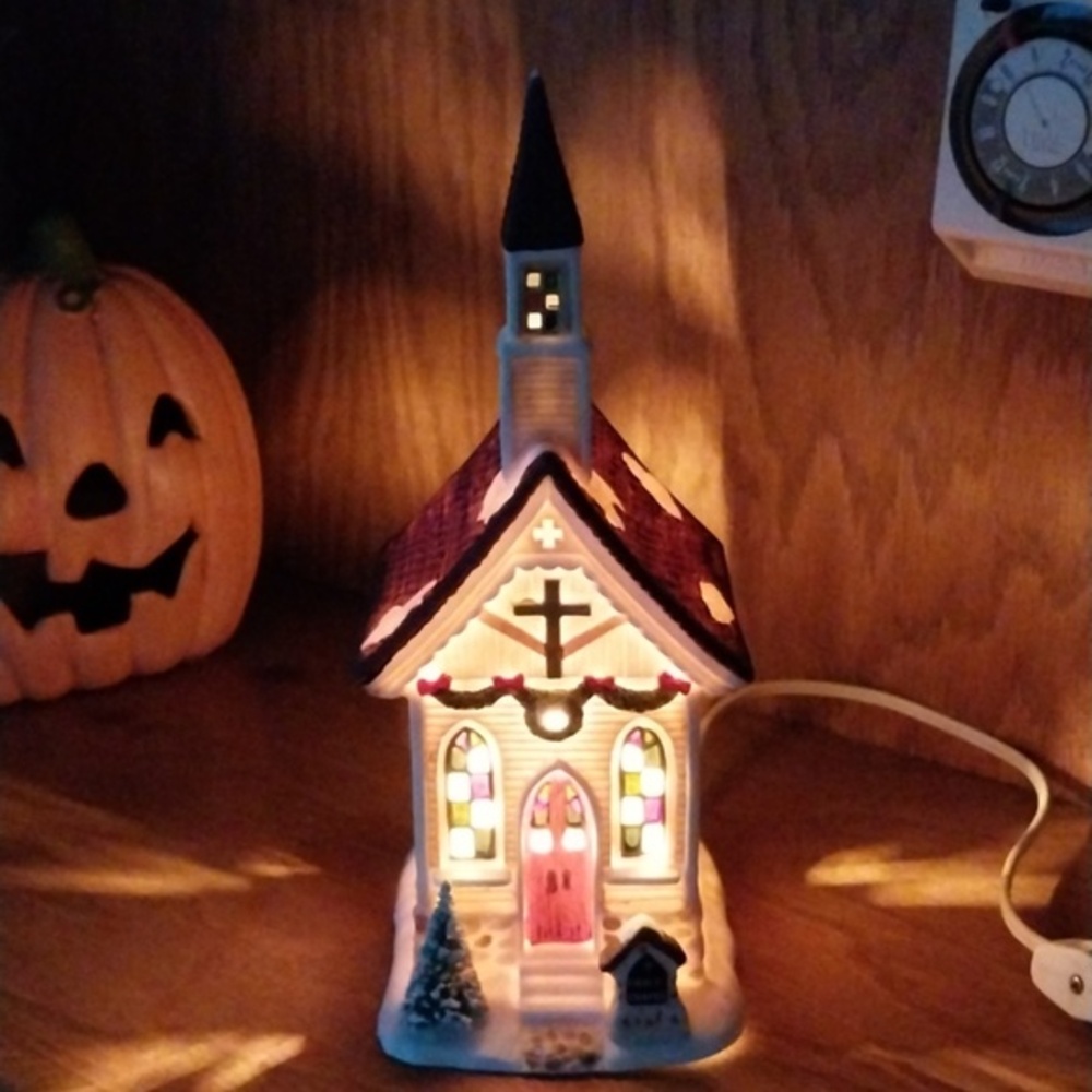 Christmas Valley Vintage Deluxe Porcelain Church Grace Chapel 1993 Hand‎ Painted